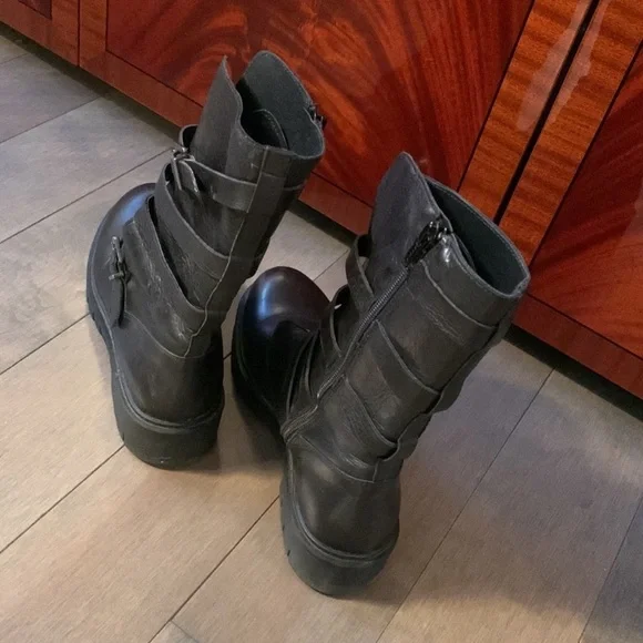 FRYE LEATHER BOOTS. MADE IN ITALY. GREAT CONDITION - Picture 6 of 10